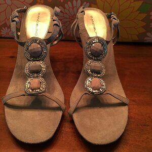 Bandolino Precious Suede  Wood Heels  10M